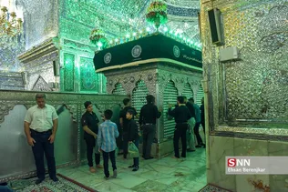 عزاداری شب چهارم محرم در حرم حضرت شاهچراغ(ع) شیراز با حضور عاشقان و دلدادگان اباعبدالله الحسین(ع) برگزار شد.