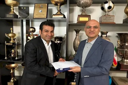 مومنی، مسوول تمدید مجوز آکادمی استقلال