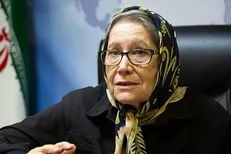 پزشکان ديد مردم را به داروی ایرانی بد کردند/دیگر نیاز به خارج نداریم که بخواهند واکسن بدهند یا نه