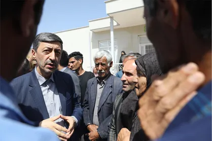 توزیع ۱۵۰ میلیارد تومان سیمان و میلگرد برای بازسازی مناطق زلزله&zwnj;زده خوی توسط بنیاد مستضعفان