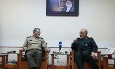 فرمانده کل ارتش با سرلشکر سلامی دیدار کرد