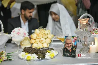 یک زوج شیرازی همزمان با فرارسیدن 22 اسفندماه، سالروز گرامیداشت مقام شهدا، آغاز زندگی مشترک خود را در جوار مزار شهدای گمنام گلزار شهدای این شهر جشن گرفتند.