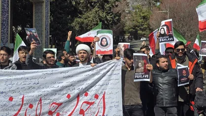 در تجمعات امروز دانشگاه&zwnj;ها چه گذشت؟/ از عزاداری و سوگواری تا پرتاب سنگ و درگیری فیزیکی+ عکس و فیلم