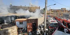 آتش‌سوزی در کارخانه تولید مقوا و کارتن در مورچه‌خورت اصفهان + فیلم