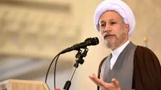 جنگ بین حق و باطل تمام‌شدنی نیست
