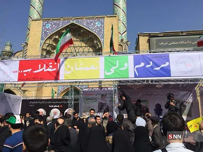 نامه&zwnj;های مردم به مسئولان در غرفه بسیج دانشجویی شریف جمع&zwnj;آوری شد