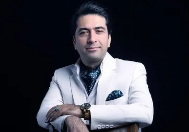 محمد معتمدی به حذف نوید محمد زاده از نمایش آرش واکنش نشان داد