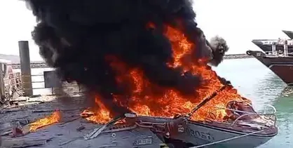 حمله دشمن آمریکایی صهیونیستی به دو شناور در اسکله جزیره هرمز/آمبولانس دریایی و یک شناور مورد هدف قرار گرفت