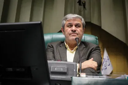 تاج&zwnj;گردون: مجلس⁩ تعرفه واردات خودرو⁩ را پایین خواهد&rlm; آورد