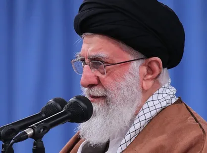 پیام واضح رهبر معظم انقلاب خطاب به رئیس جمهور &laquo;فرانسه&raquo;