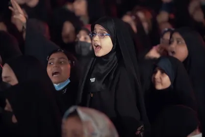 هم&zwnj;خوانی دختران هیأت آیین حسینی با حاج میثم مطیعی