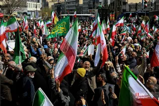 مراسم تشییع شهدای ناوگان دنا در میدان انقلاب تهران