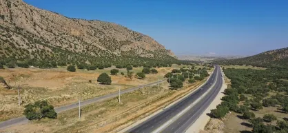 خروجی&zwnj;های آزادراه شیراز ـ اصفهان تکمیل می&zwnj;شوند/ بهسازی و احداث جاده&zwnj;های روستایی اطراف شیراز