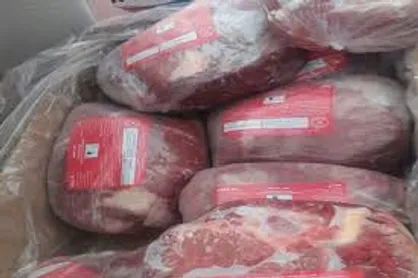 توزیع گوشت منجمد طرح تنظیم بازار در میادین شهرستان