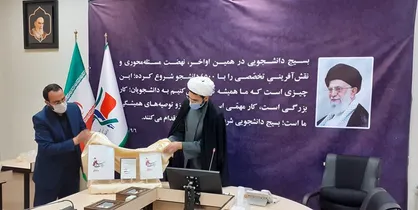 تجدید بیعت ۱۲۰ هزار نفری / نامه پویش &laquo;بیعت سلیمانی&zwnj;ها&raquo; تحویل نماینده رهبر انقلاب شد