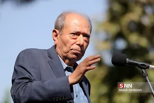 علی نصیریان در مراسم تشییع پیکر مرحوم عزت الله انتظامی