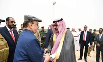 استقبال سفیر سعودی از &laquo;هادی&raquo; در شرق یمن جنجال&zwnj;ساز شد