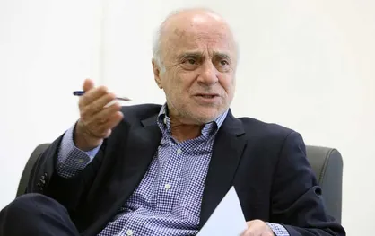 مصطفوی: سلطانی&zwnj;فر را در &laquo;موزه&raquo; بگذارند تا برای دیگر وزرا درس عبرت شود / ورزش با این وزیر سرش کلاه رفت