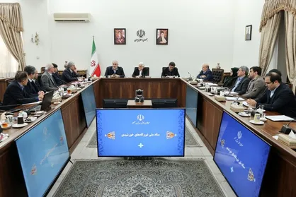 رونمایی از اینورتر خورشیدی ۲۵۰ کیلووات ساخت جهاددانشگاهی با دستور معاون اول رئیس&zwnj;جمهور