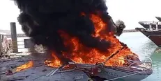 حمله دشمن آمریکایی صهیونیستی به دو شناور در اسکله جزیره هرمز/آمبولانس دریایی و یک شناور مورد هدف قرار گرفت