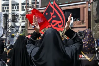 عزاداری ظهر عاشورا در میدان امام حسین (ع)