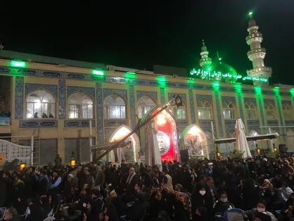 رستاخیز جمعیت در گلزار شهدای کرمان/ مردم مزار "سردار فاطمی" را در آغوش گرفتند