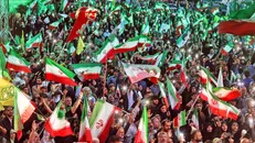 دویست‌وهجدهمین شب متوالی حضور مردم رباط‌کریم در میدان + فیلم