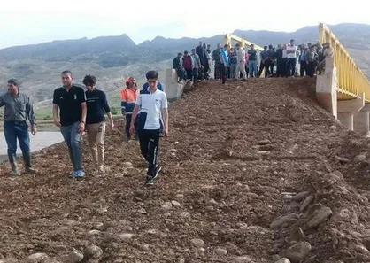 برقراری راه ارتباطی دره&zwnj;شهر به استان لرستان توسط نیروهوایی سپاه + عکس