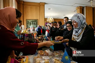بازدید همسر دکتر محمدجواد ظریف وزیر امور خارجه از جشنواره غذا و صنایع دستی 