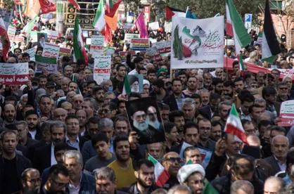 گل&zwnj;کاری کسبه در جشن انقلاب!