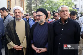 رضا کیانیان در مراسم تشییع سید ضیا الدین دری 