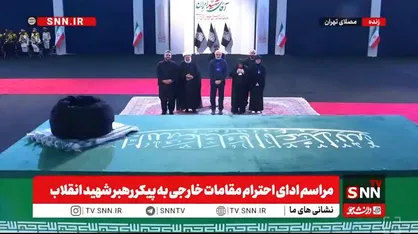اشک و گریه اصحاب رسانه لبنان، عراق و افغانستان در آیین ادای احترام به پیکر رهبر شهید انقلاب + فیلم