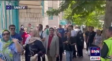 صف رای دهندگان در حسینیه ارشاد/ مردم با وجود گرمای هوا در پای صندوق‌های رای حضور پیدا می‌کنند