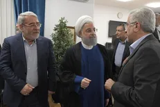 روحانی: با درایت مقام معظم رهبری از جنگ فاصله گرفتیم/دولت توان برداشتن تحریم‌ها را دارد
