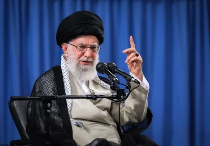 رهبرانقلاب خستگی مجموعه های درمانی یک مساله نگران کننده دیگر است حقیقتا باید از صمیم قلب از اینها تشکر کنم
