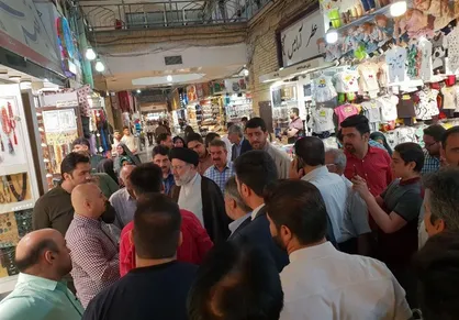 حجت&zwnj;الاسلام رئیسی در جمع کسبه بازار رضای مشهد حضور یافت
