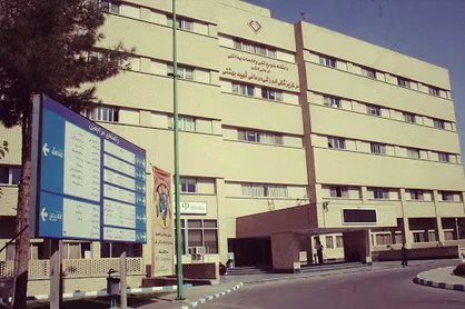 بی&zwnj;دقتی بیمارستان بهشتی کاشان در پذیرش کرونایی&zwnj;ها / از بستری کردن با علائم سرماخوردگی تا معاینه غیربالینی!