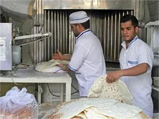 رئیس اتحادیه نانوایان سنتی: چرا نباید نان را گران کنیم؟