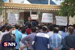 دست نوشته‌های دانشجویان و کارگران در تجمع مقابل شرکت هفت تپه