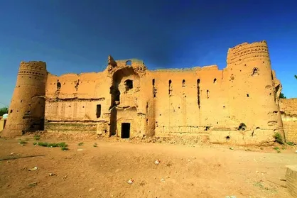 آغاز مرمت برج قلعه تاریخی معاذ فهرج