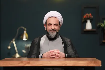 آیا وجود خدا در عرض خلقت است؟