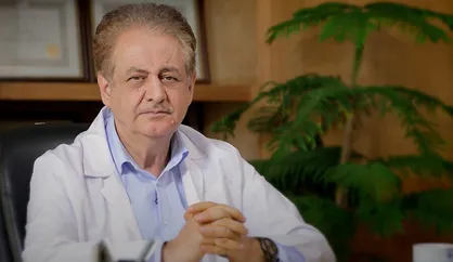 مردانی: سرعت انتقال اومیکرون اجازه انتخاب واکسن را نمی&zwnj;دهد/ احتمال بروز اپیدمی اومیکرون در اسفند