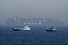 بیش از ۱۰ نفتکش در تنگهٔ هرمز مورد اصابت قرار گرفت