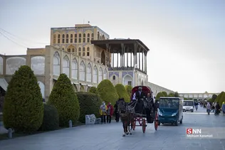 مسافران نوروزی در میدان امام اصفهان