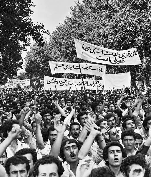 تصویری از تظاهرات مردمی سال 1357