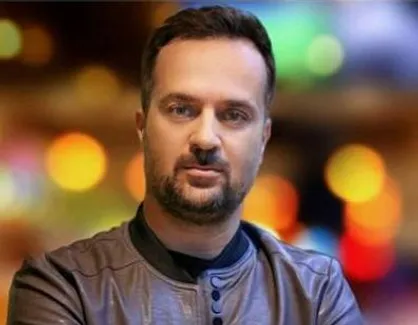 احمد مهران&zwnj;فر به نمایش &laquo;مولن روژ&raquo; پیوست