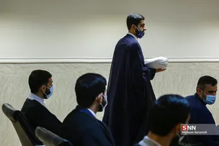 
ملبس شدن جمعی از طلاب به دست آیت الله نوری همدانی
