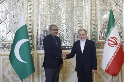 استقبال عراقچی از وزیر کشور پاکستان + فیلم