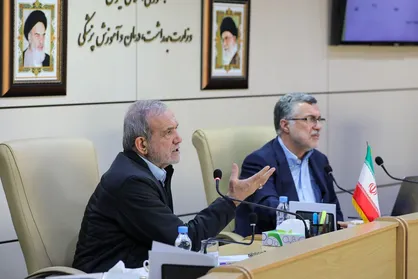 پزشکیان: دولت می&zwnj;تواند با هدایت صحیح منابع، کمبود پزشک در مناطق محروم را جبران کند
