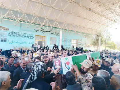 تشییع باشکوه پیکر مطهر دو شهید والامقام جنگ رمضان در ایلام با حضور پرشور مردم